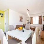 Bright Apartman