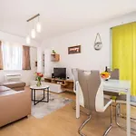 Bright Apartman Zára