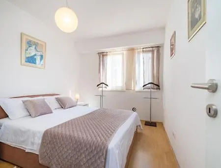 Bright Apartment *